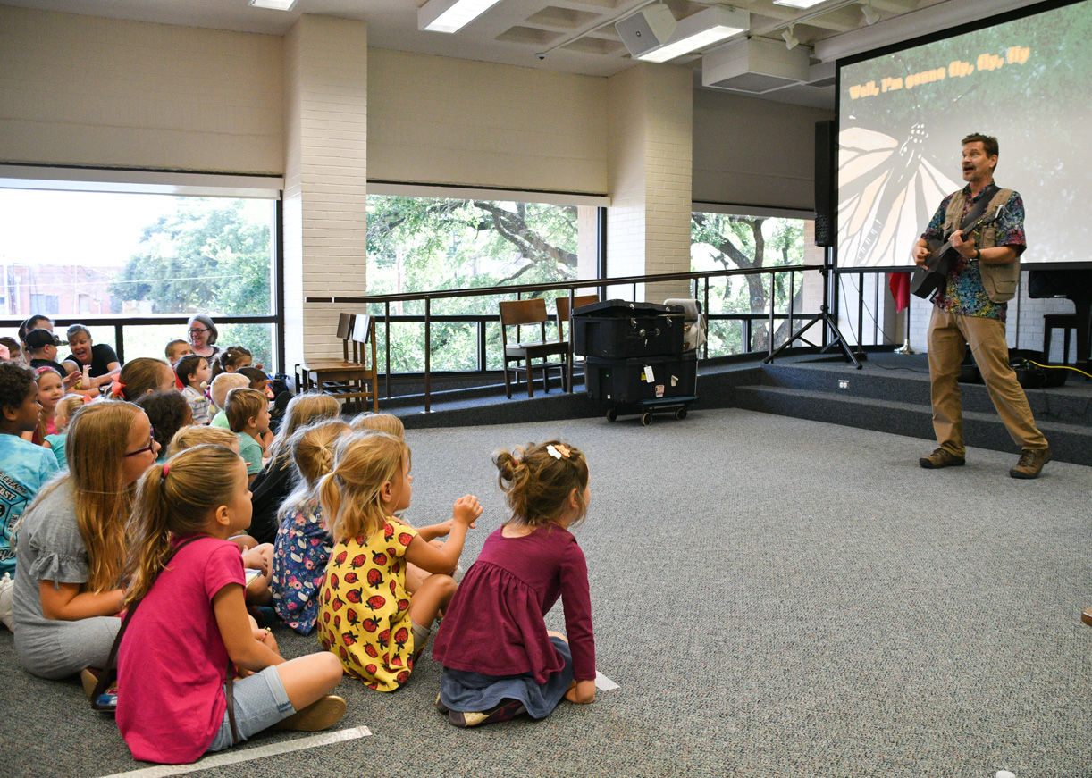 Singing zoologist Lucas Miller visits Bryan library